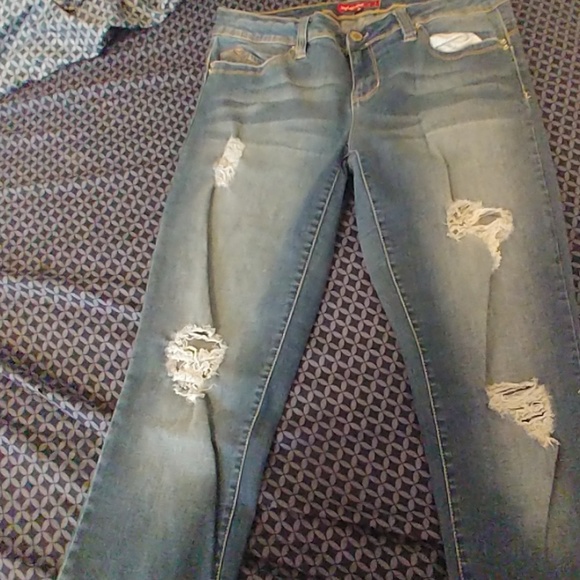 Jeans - Picture 1 of 3